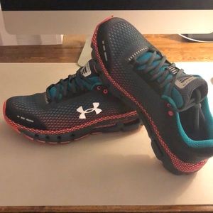 Hovr Infinite Like new!!  - Women’s 8; Youth 6.5